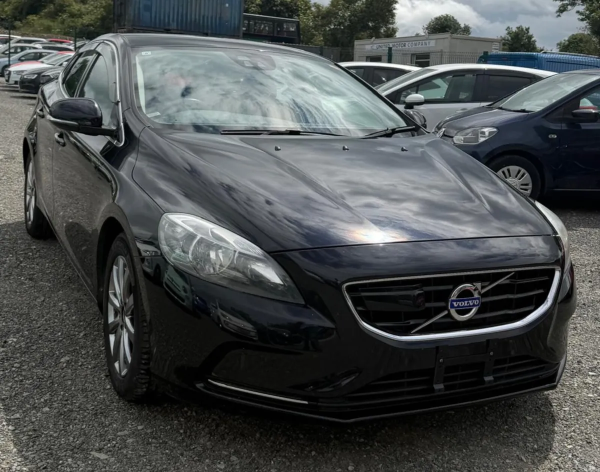 Volvo V40 T4 2015 – Premium Style, Low Mileage - Image 3