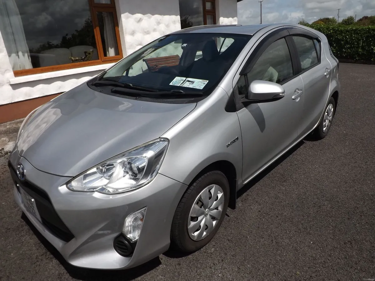Toyota Aqua 2017 - Image 2