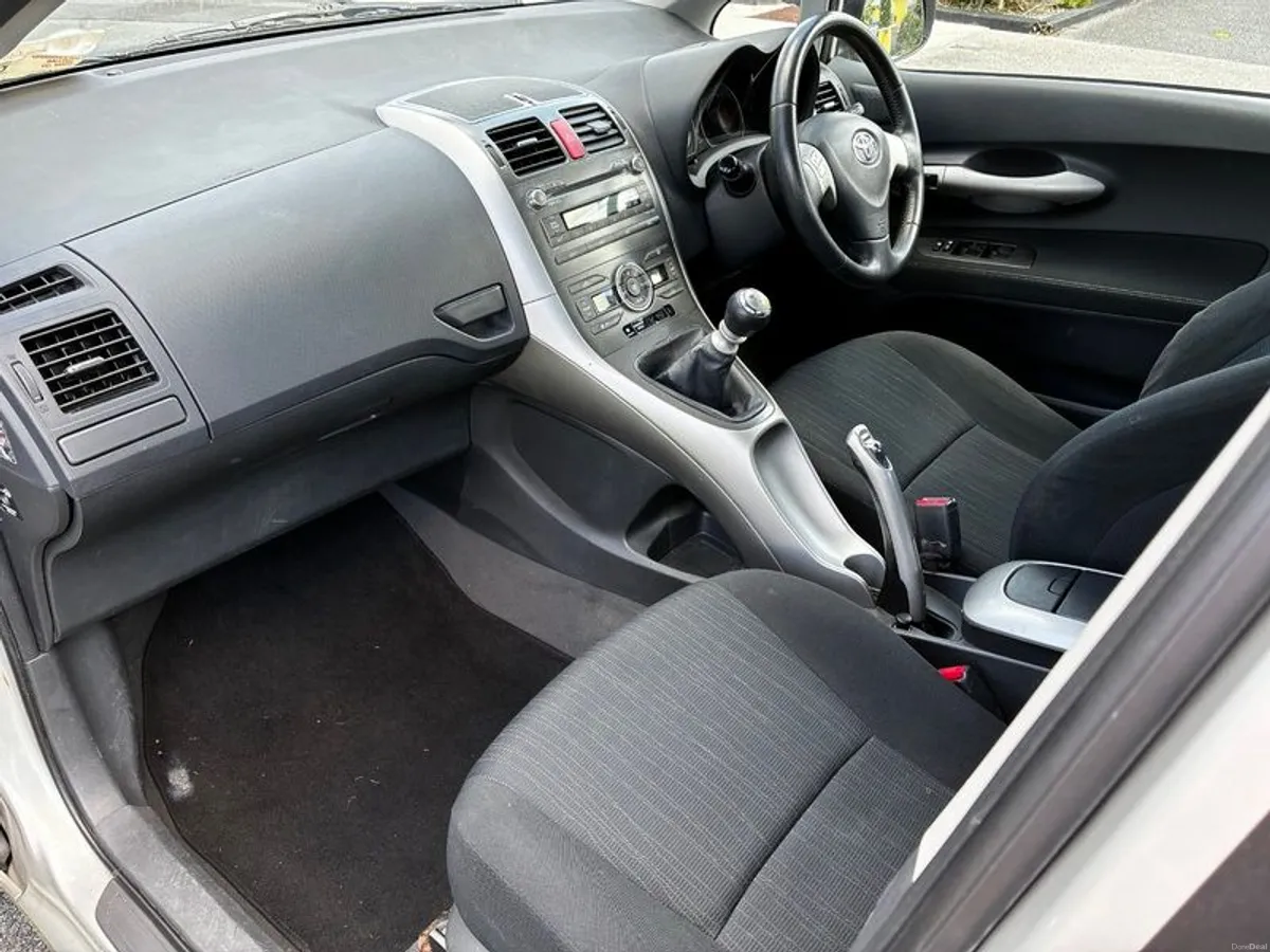 2009 Toyota Auris - Image 2