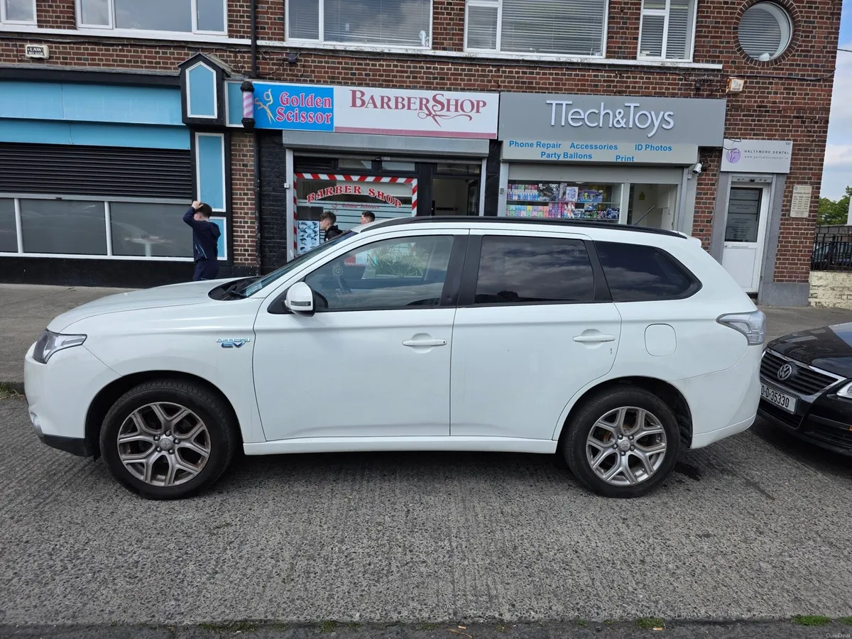 Mitsubishi Outlander 2015 - Image 2