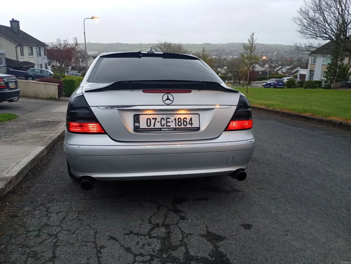 Mercedes-Benz E-Class 2007 - Image 4