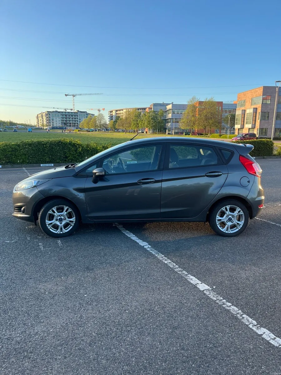 2015 Ford Fiesta Zetec 1.2 Petrol - Image 3