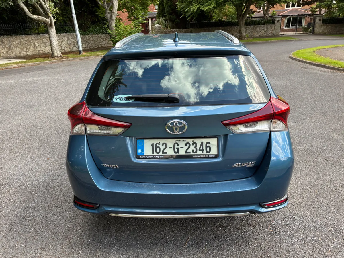Toyota Auris Estate 1.2 petrol - excellent - Image 6