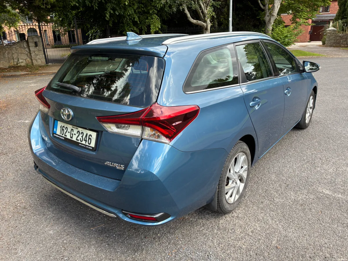 Toyota Auris Estate 1.2 petrol - excellent - Image 3