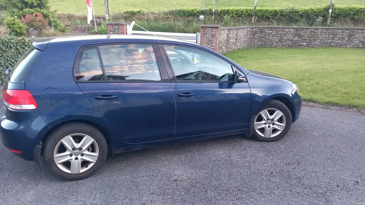 Volkswagen Golf 2010 - Image 2
