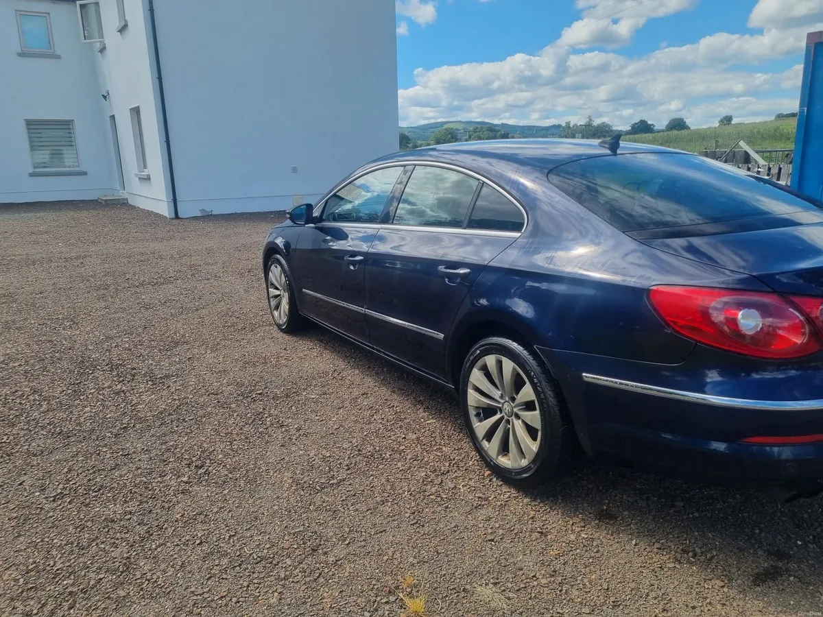 Volkswagen Passat 2011 - Image 1