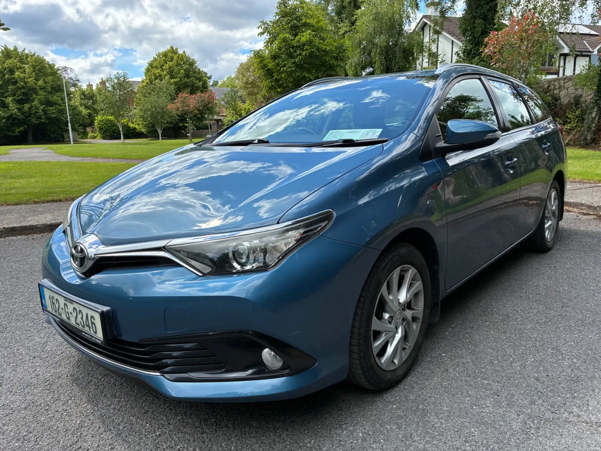 Toyota Auris Estate 1.2 petrol - excellent - Image 1