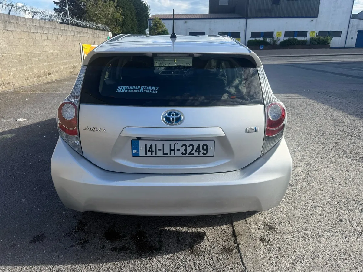 Toyota Aqua 1.5 Hybrid - Image 2