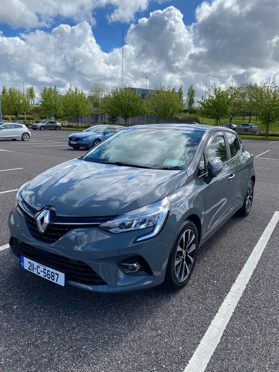 2021 Renault Clio Iconic TCe 100 - Image 1