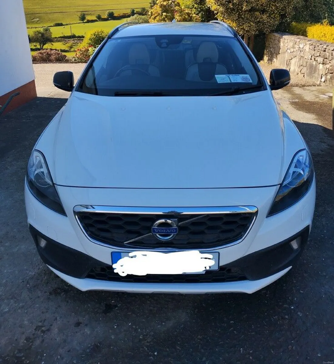 2014 Volvo V40 - Image 2