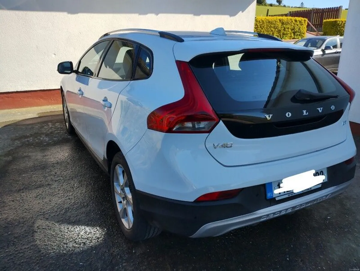 2014 Volvo V40 - Image 3