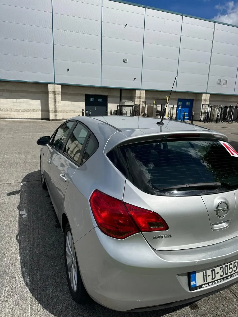 Opel Astra 2011 - Image 4