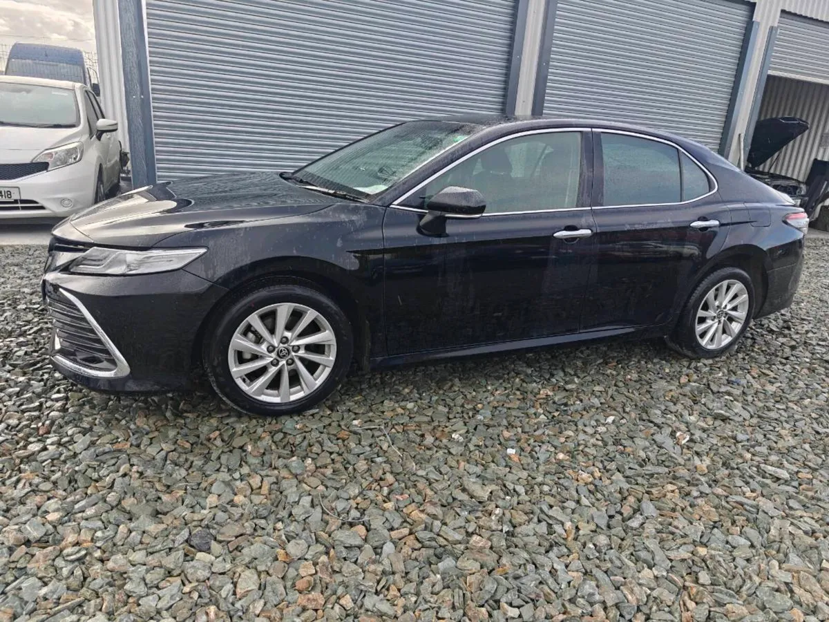 Toyota Camry 2021 - Image 2