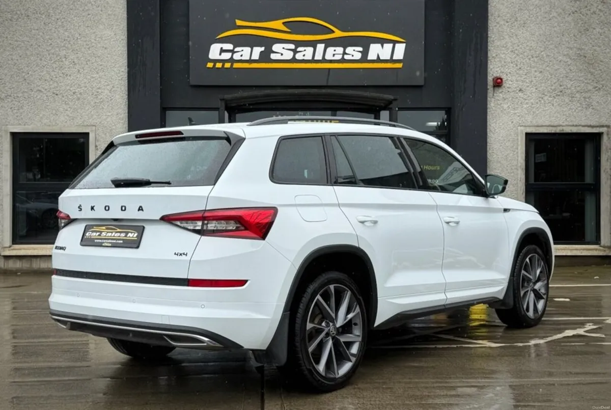 2.0 TDI SportLine SUV 5dr Diesel DSG 4WD Euro 6 (s - Image 3