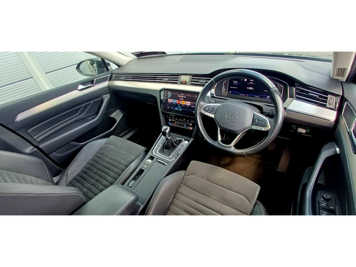 Volkswagen Passat ELEGANCE 2.0 TDI MANUAL 6SPEED F - Image 4