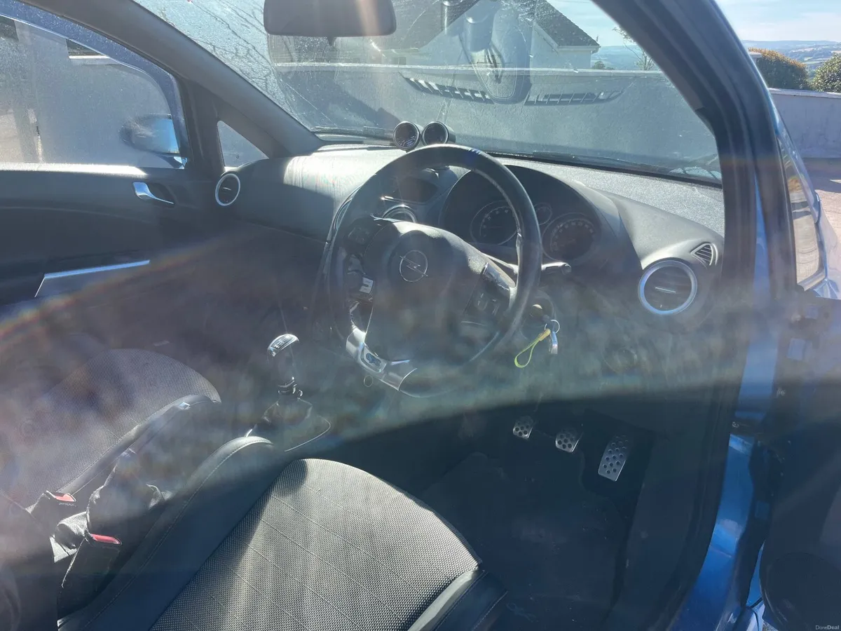 Opel Corsa opc 1.6 turbo vxr - Image 3