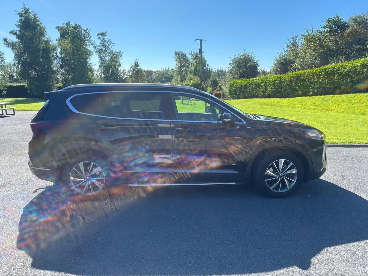Hyundai Santa Fe 2WD Executive Plus 5D - Image 4
