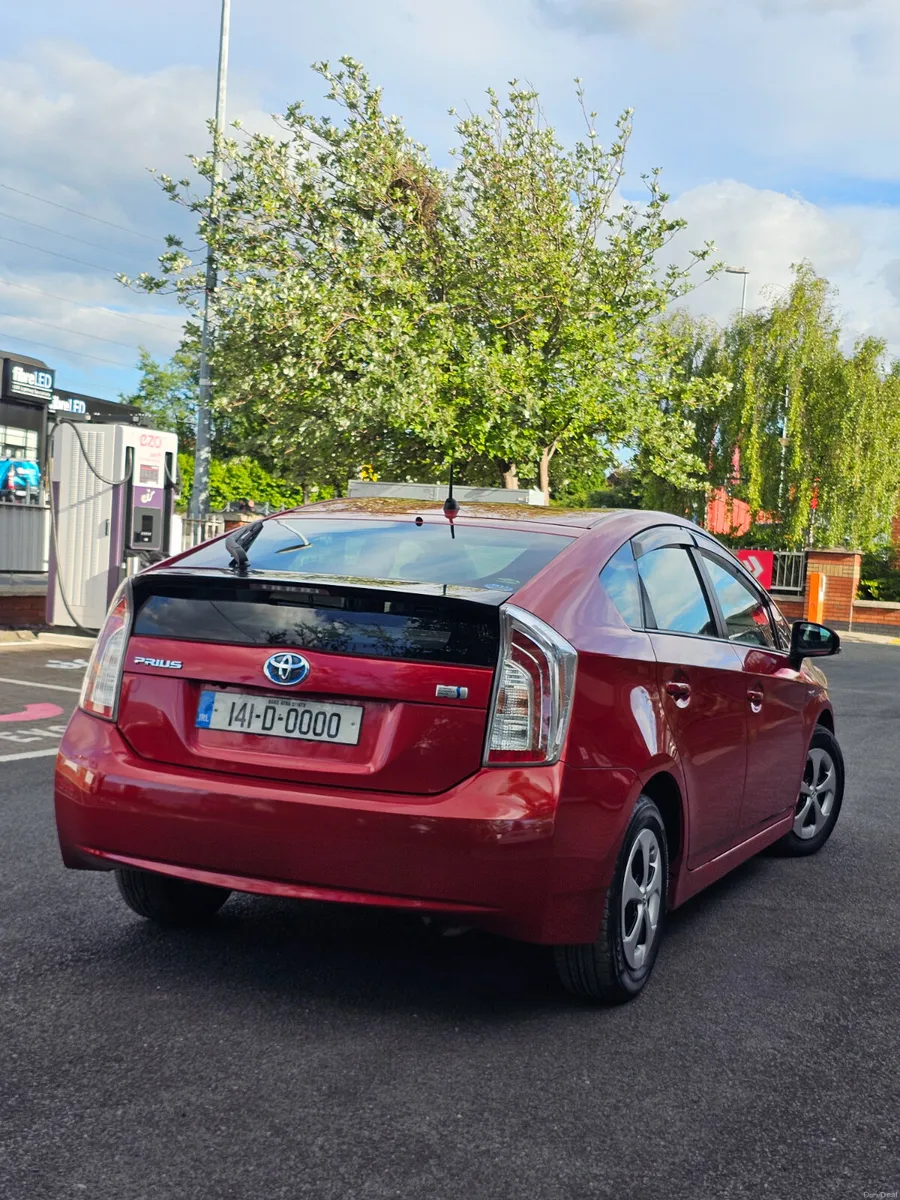 Toyota Prius 2014 - Image 2