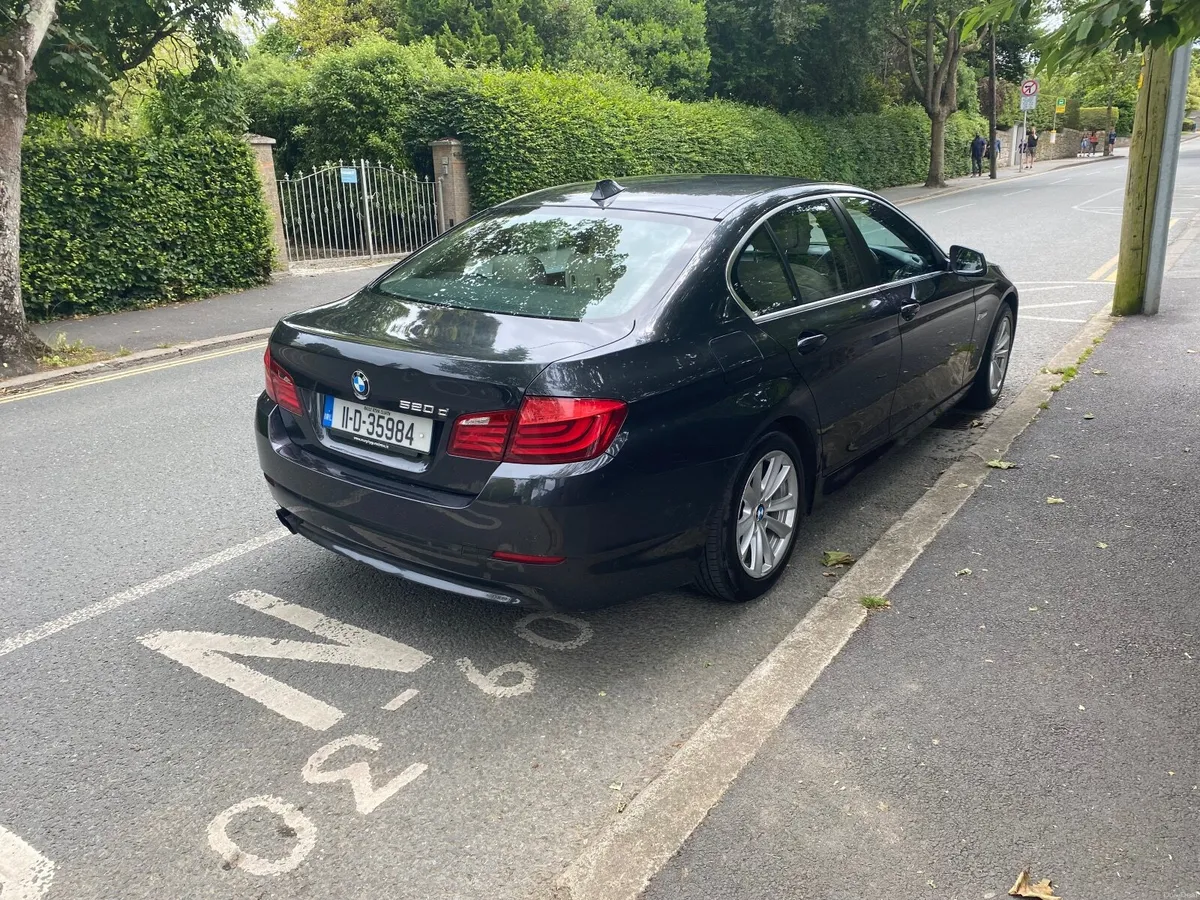 BMW 5-Series 2011 - Image 2