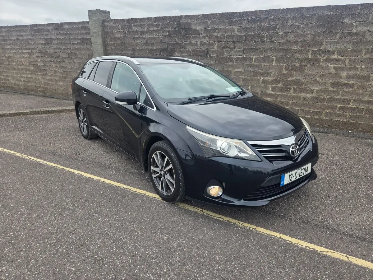 12 Toyota Avensis estate - Image 1