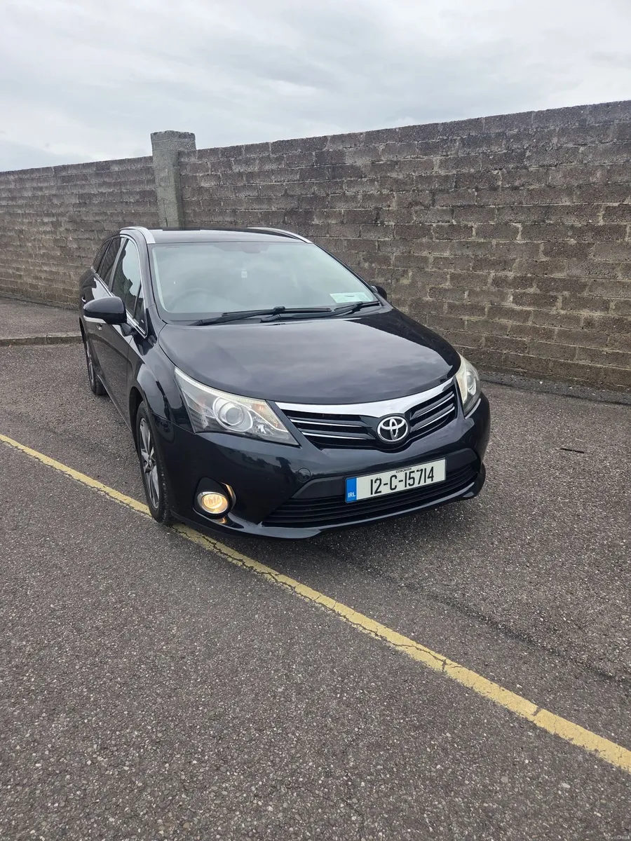 12 Toyota Avensis estate - Image 2