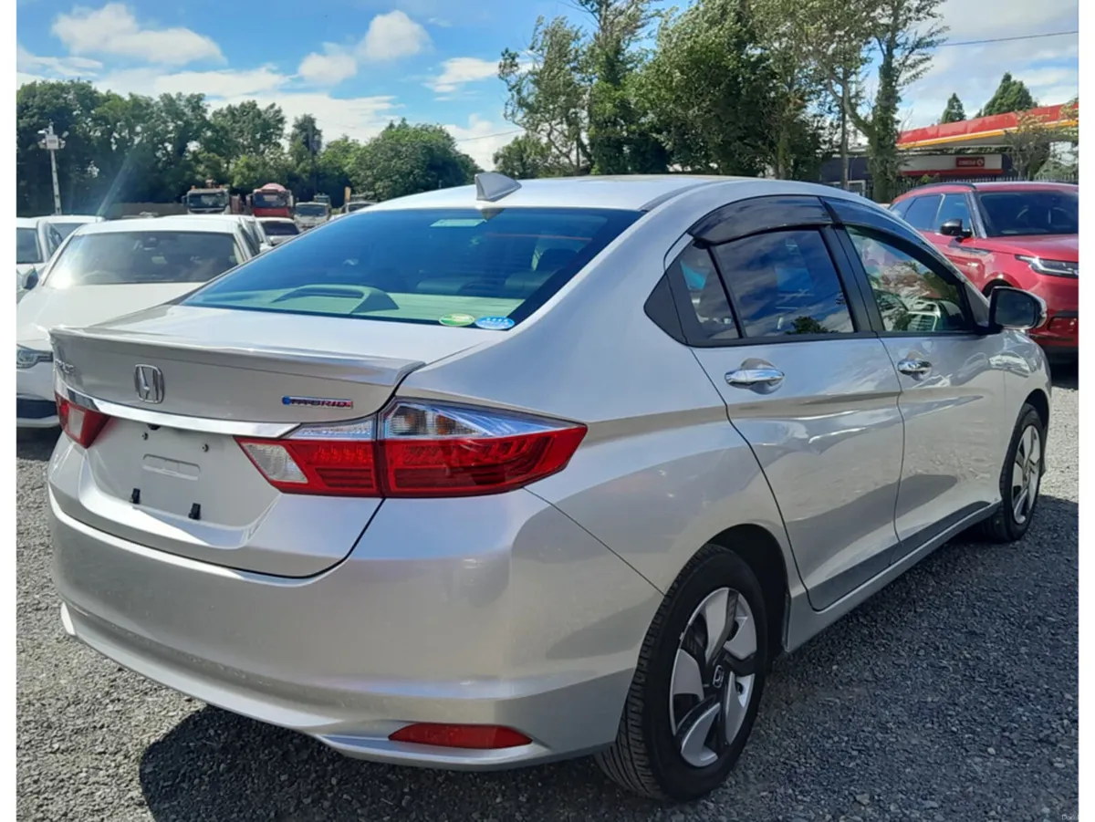Honda Grace 1.5L Petrol HYBRID LX - Automatic Low - Image 4