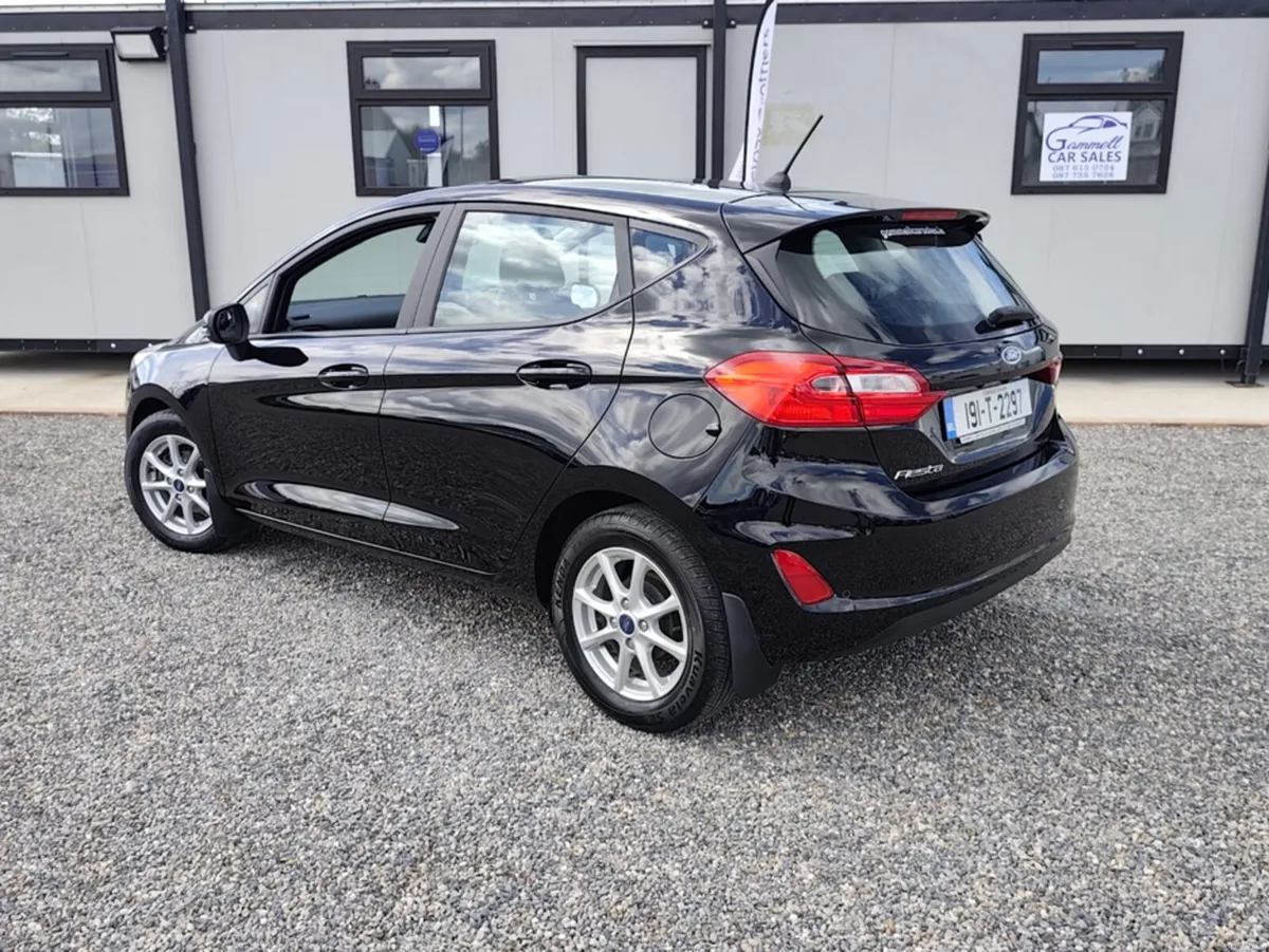 Ford Fiesta TITANIUM 1.10 85PS 5SPEED 4DR - Image 4