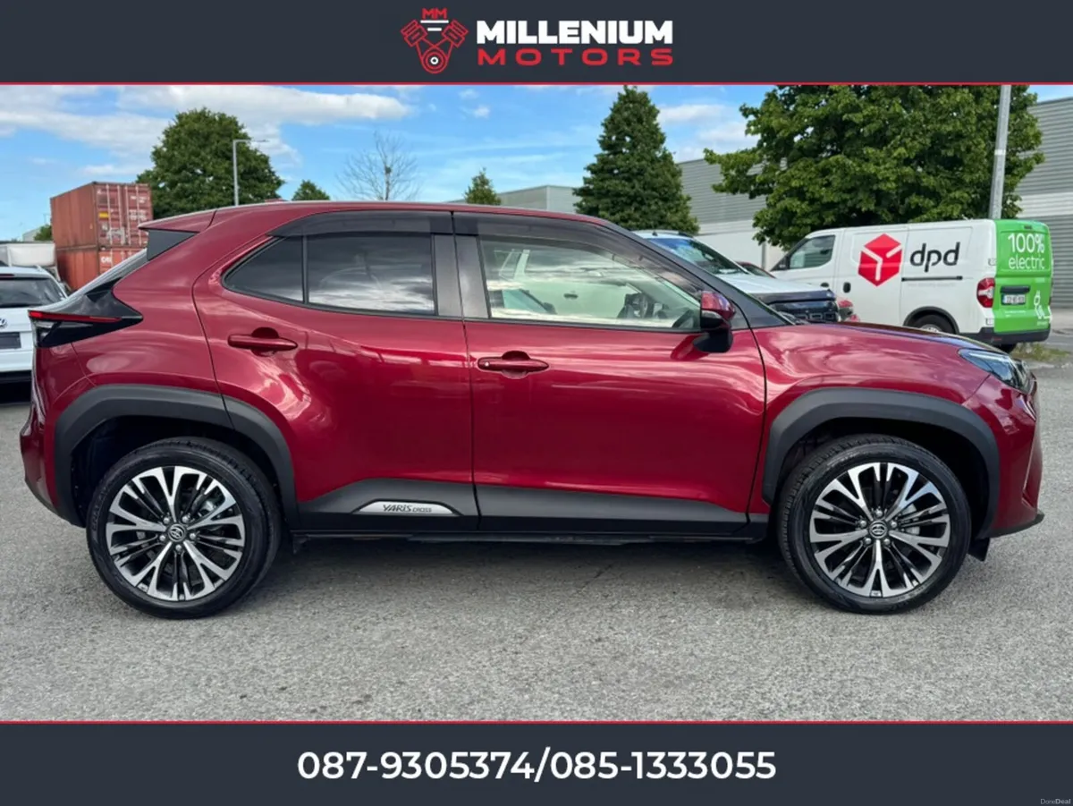 Toyota Yaris Cross IMMACULATE//TOP SPEC//LOW KMS - Image 2
