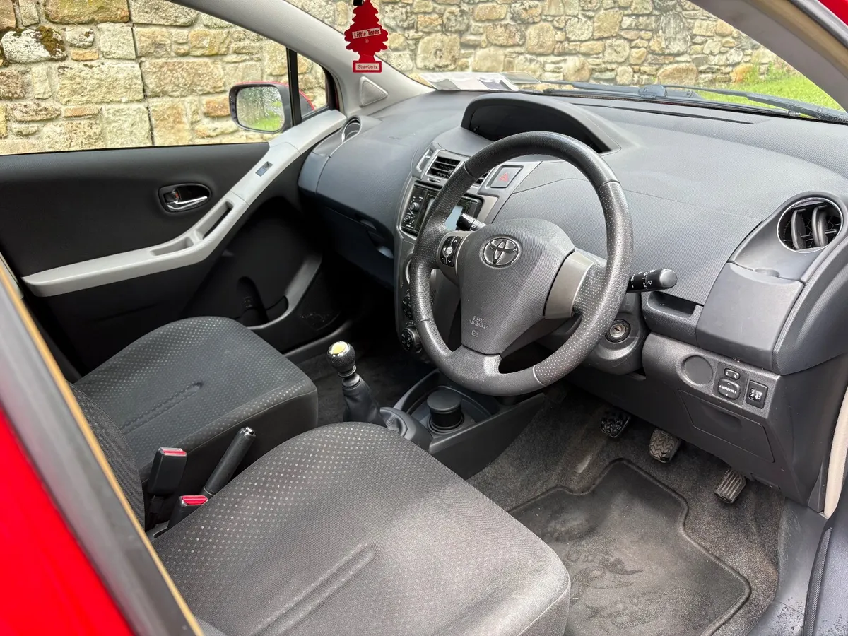 2011 Toyota Yaris  1.3  (6 speed) - Image 4