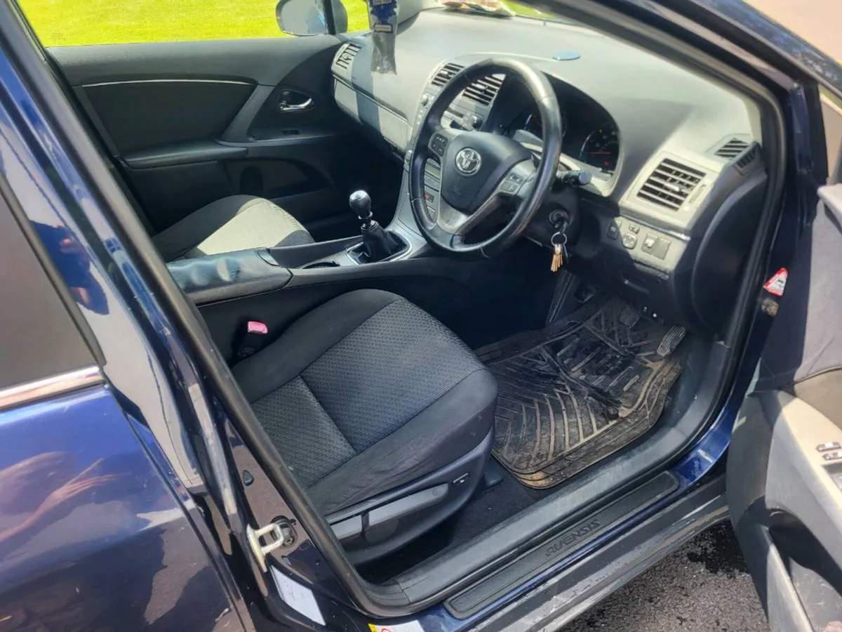 Toyota avensis - Image 4