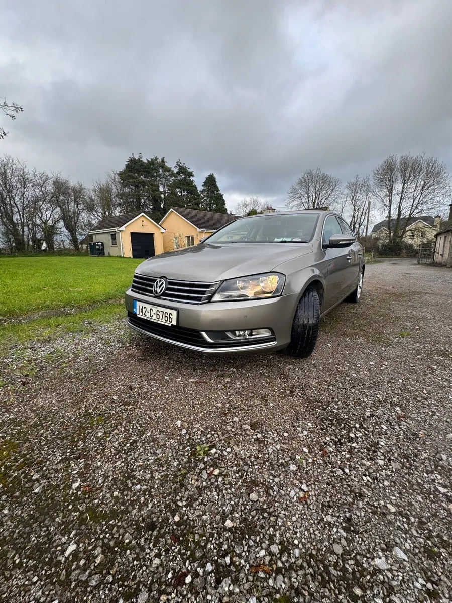 Volkswagen Passat 2014 - Image 2