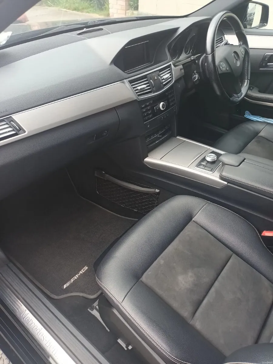 Mercedes-Benz E-Class 2012 - Image 3