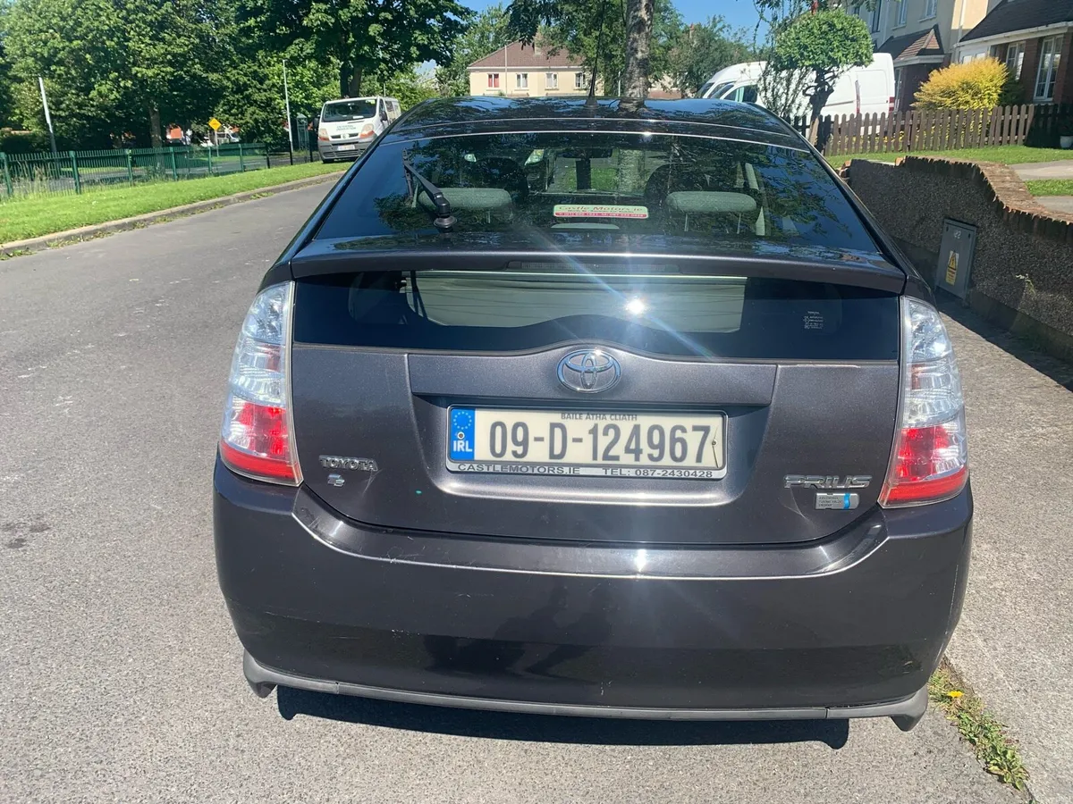 Toyota Prius - Image 4