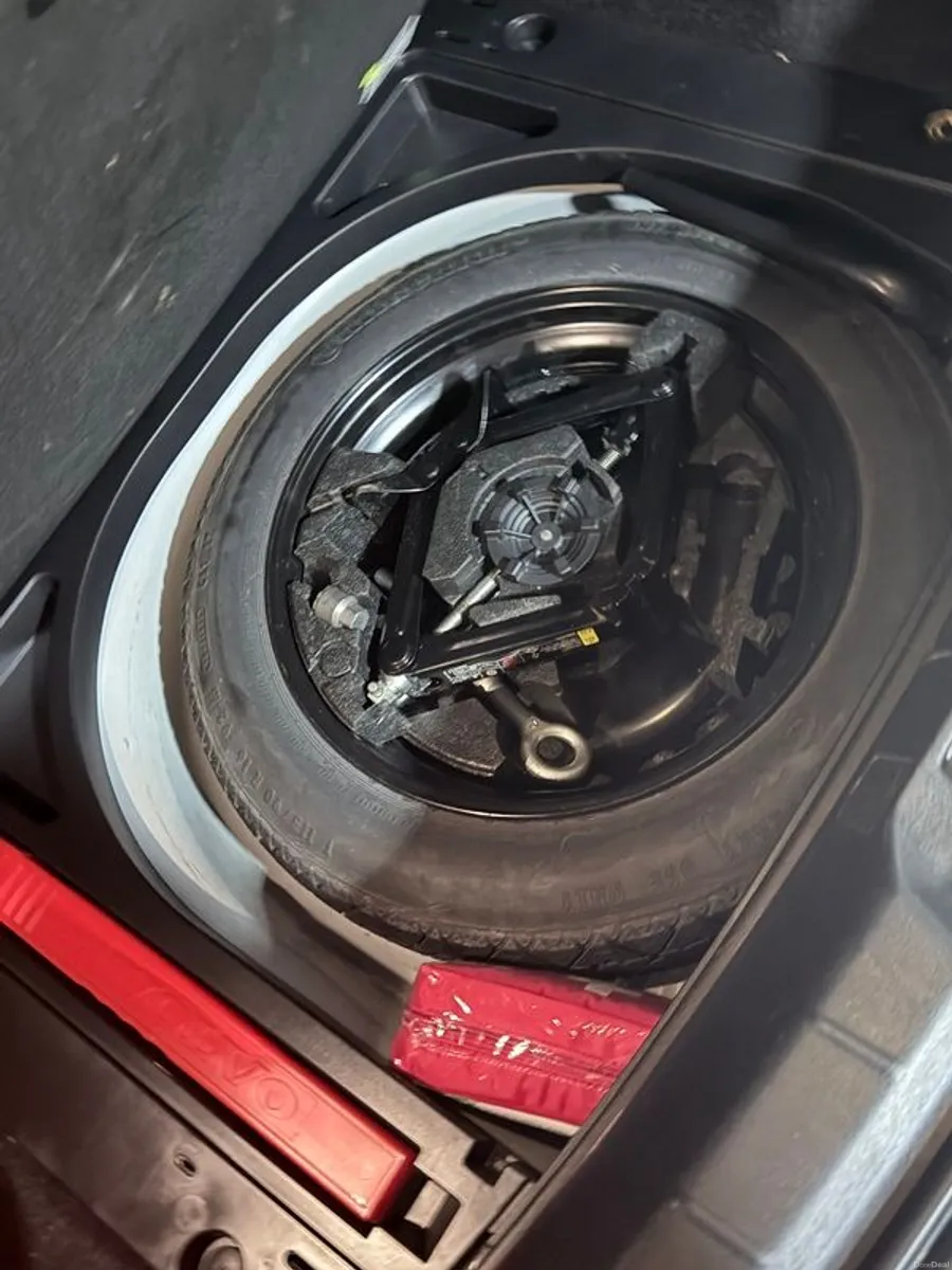 2014 Volvo V40 - Image 3