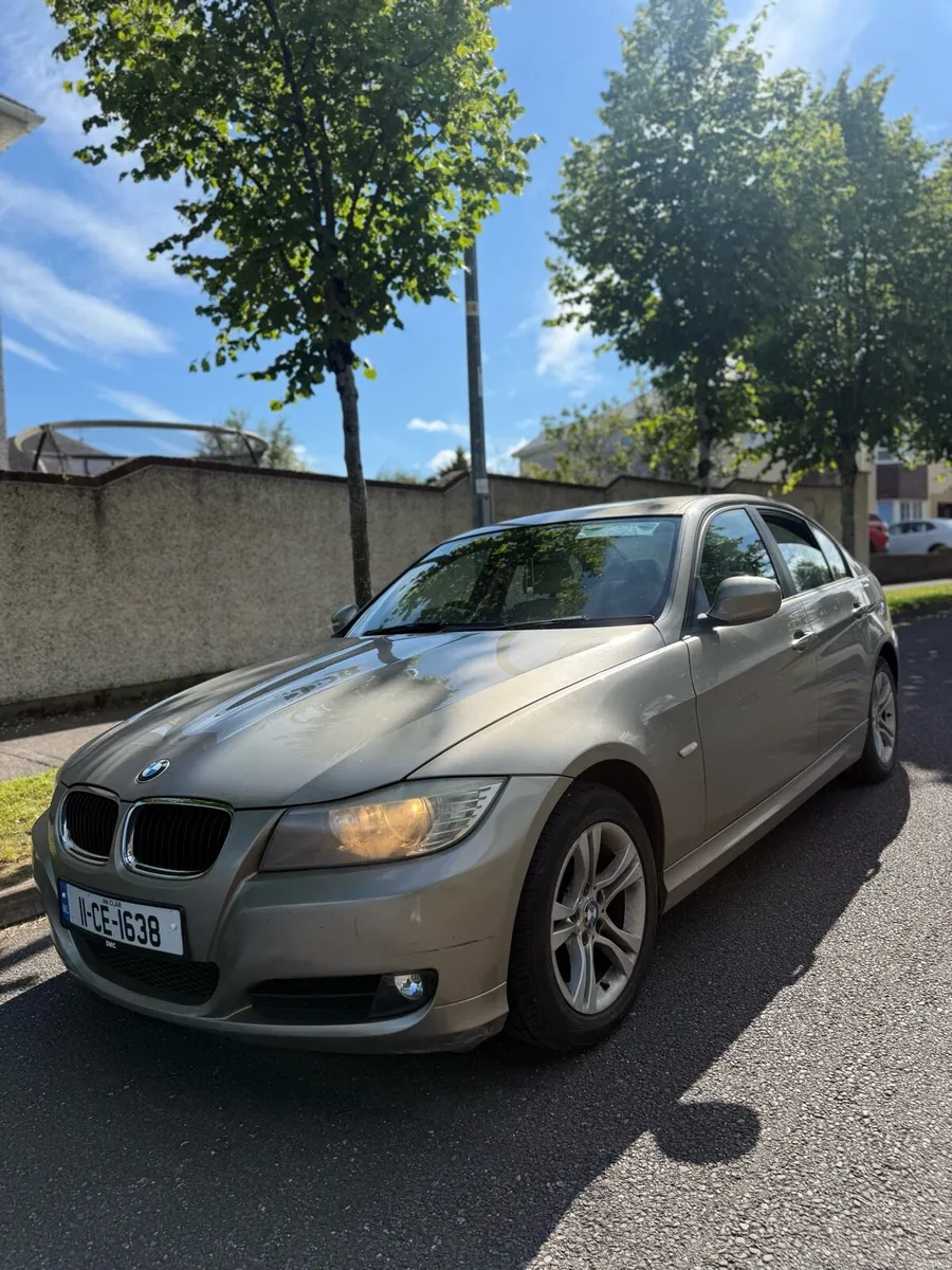 2011 BMW 3 series - Image 2