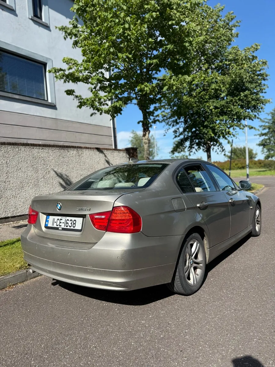 2011 BMW 3 series - Image 4