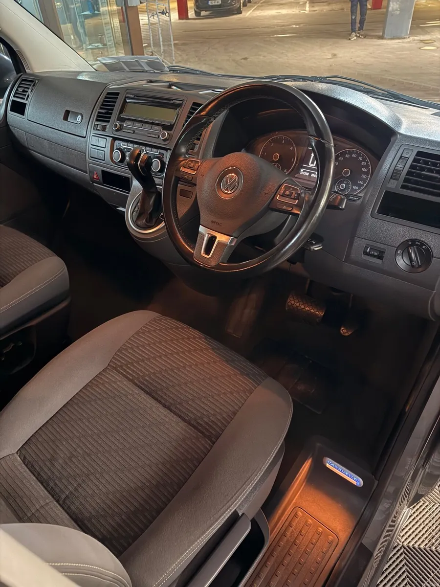 Volkswagen Caravelle - Wheelchair accessible - Image 3