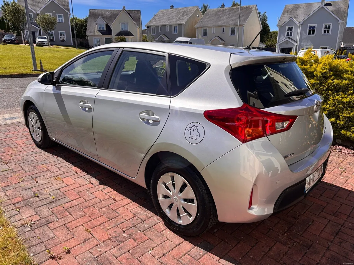 2014 Toyota Auris 60mi - Image 2