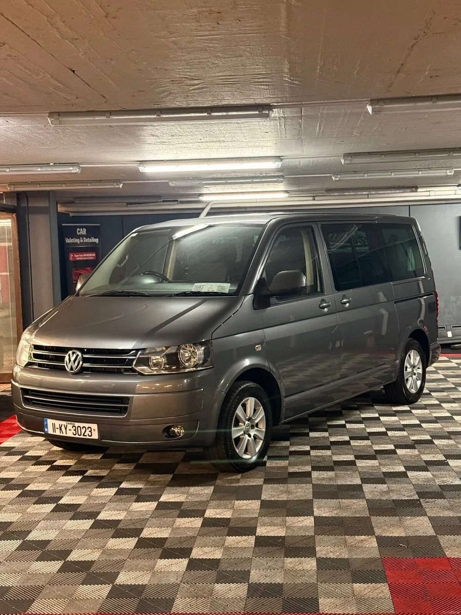 Volkswagen Caravelle - Wheelchair accessible - Image 1