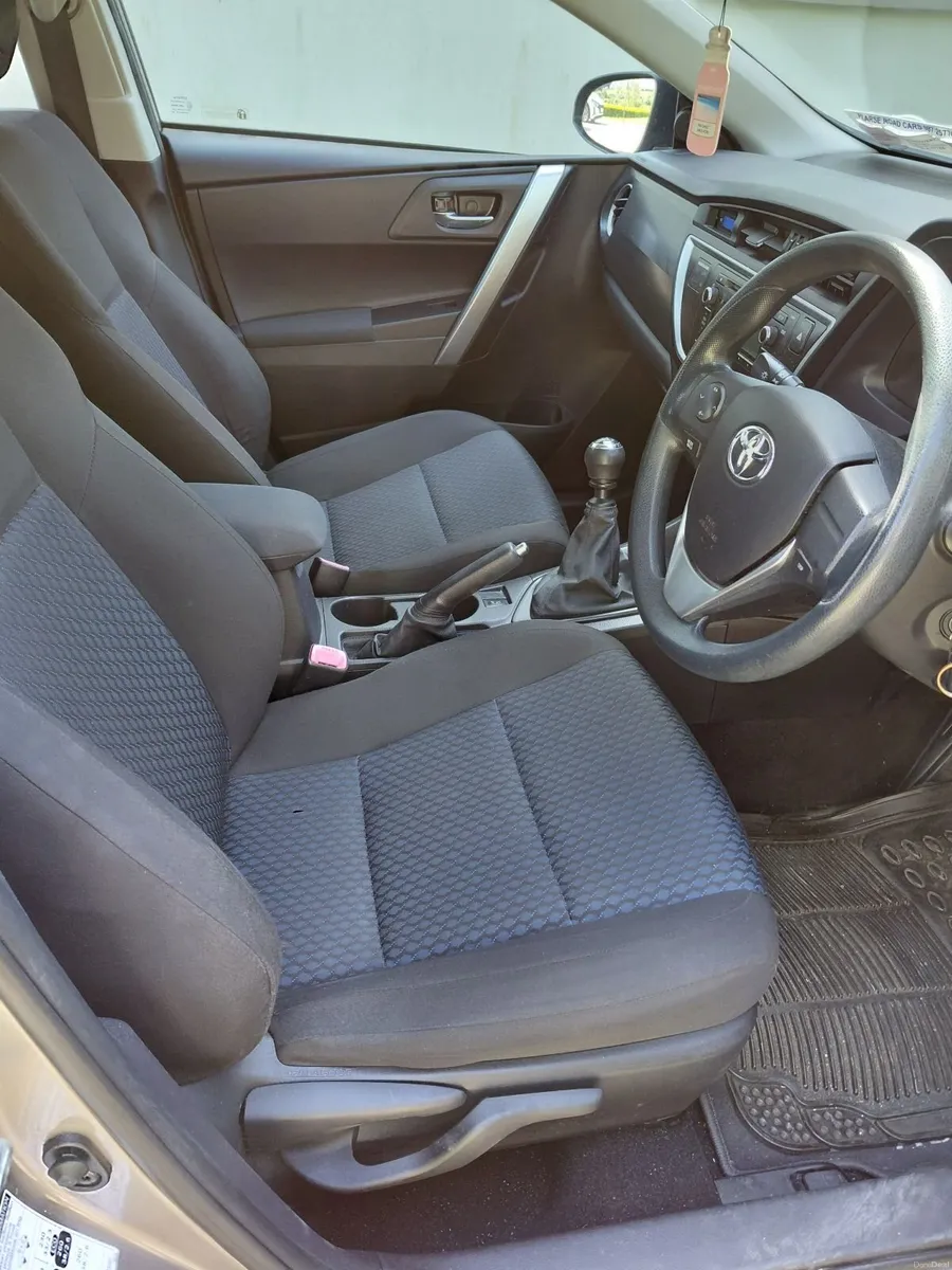 Toyota Auris 2013 - Image 4