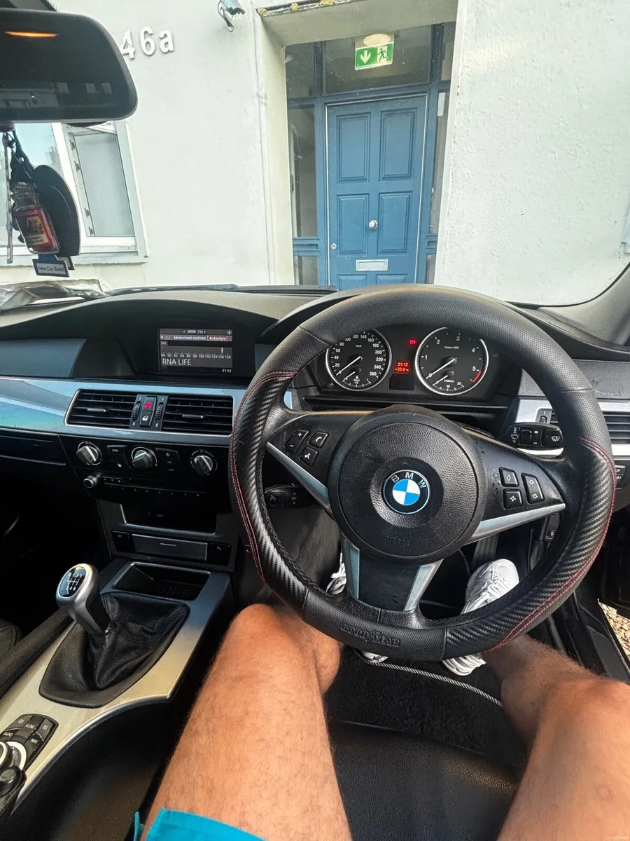 BMW 5-Series 2009 - Image 4