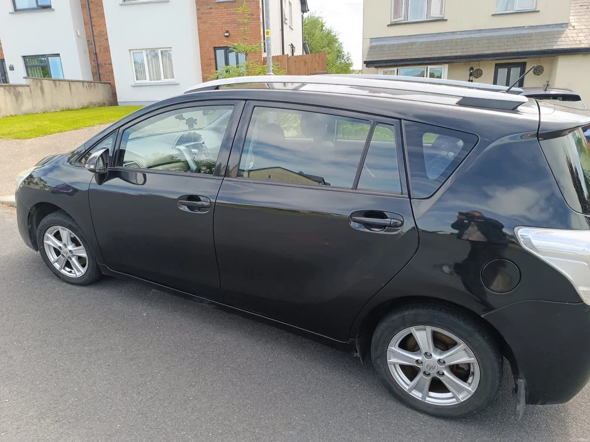 Toyota verso quick sale - Image 2