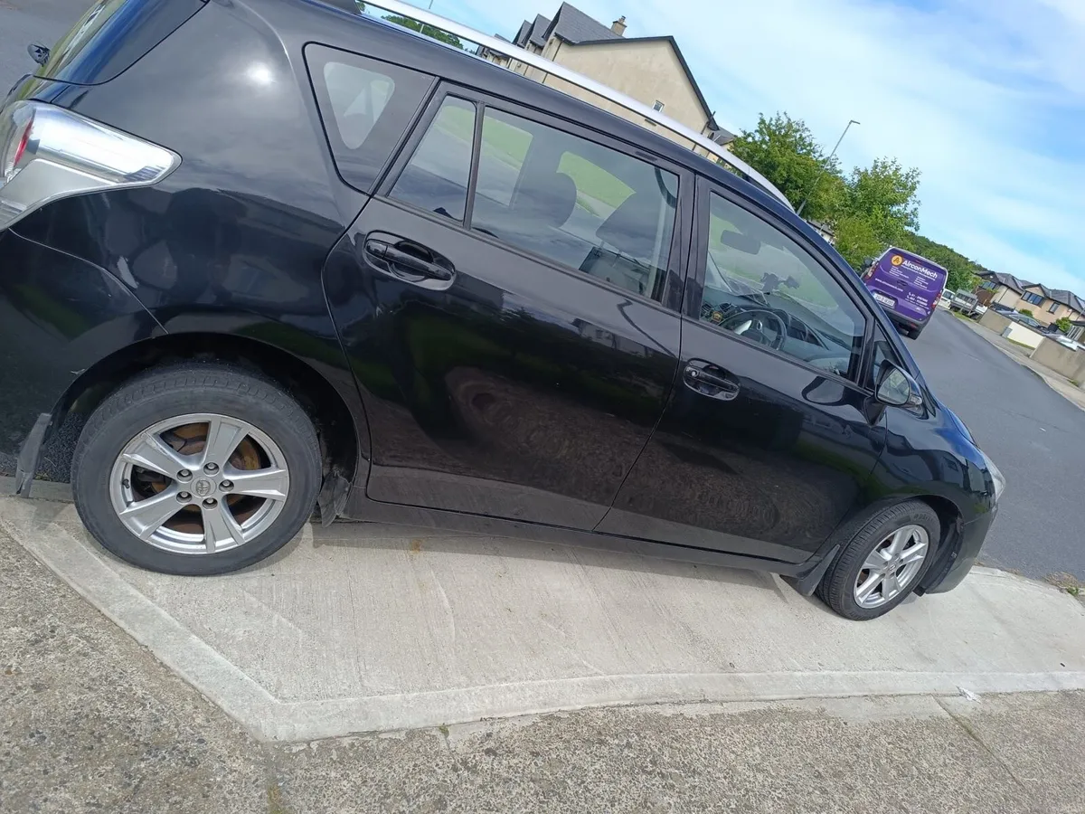 Toyota verso quick sale - Image 4