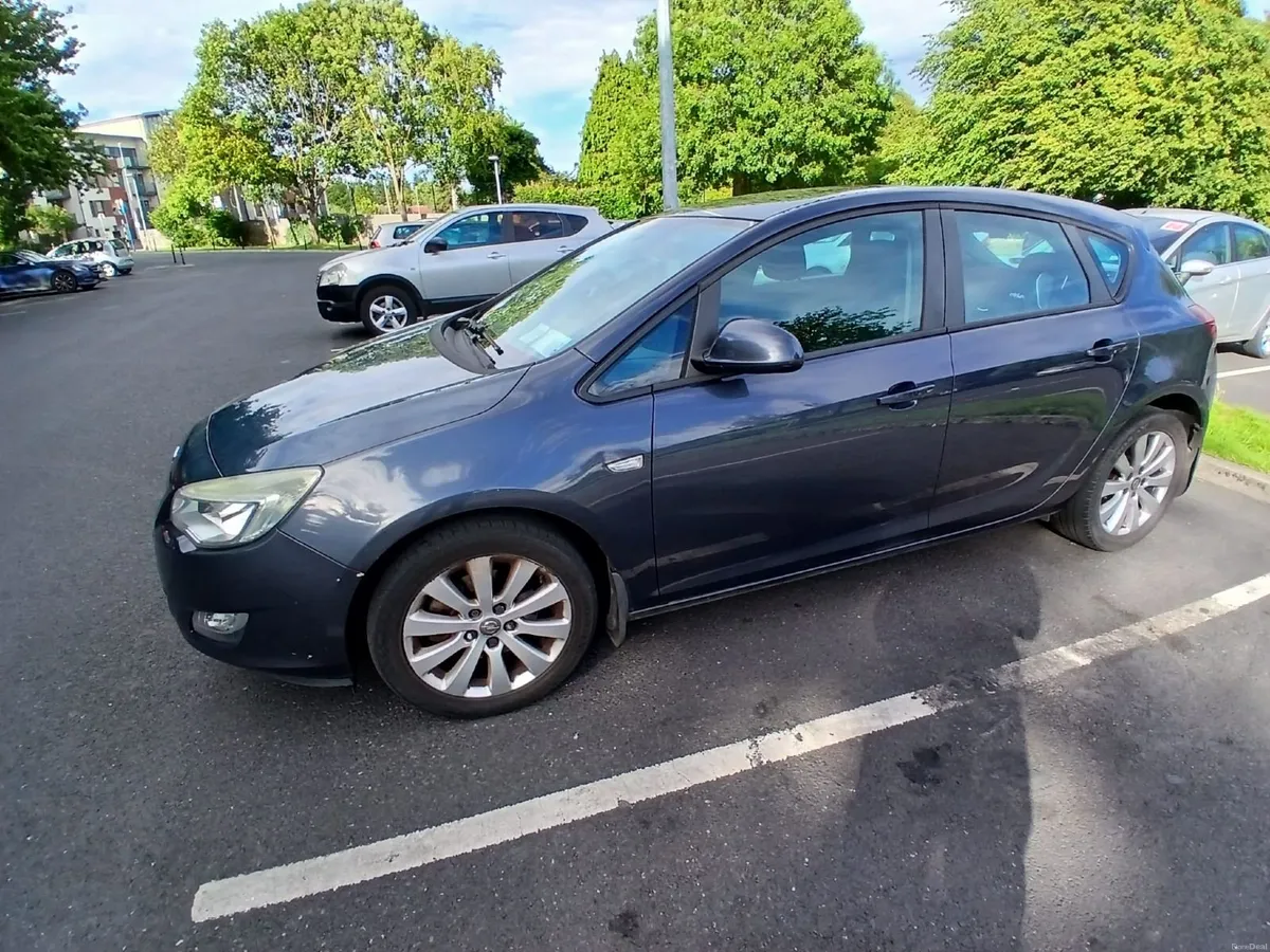 Opel Astra 2010 - Image 1