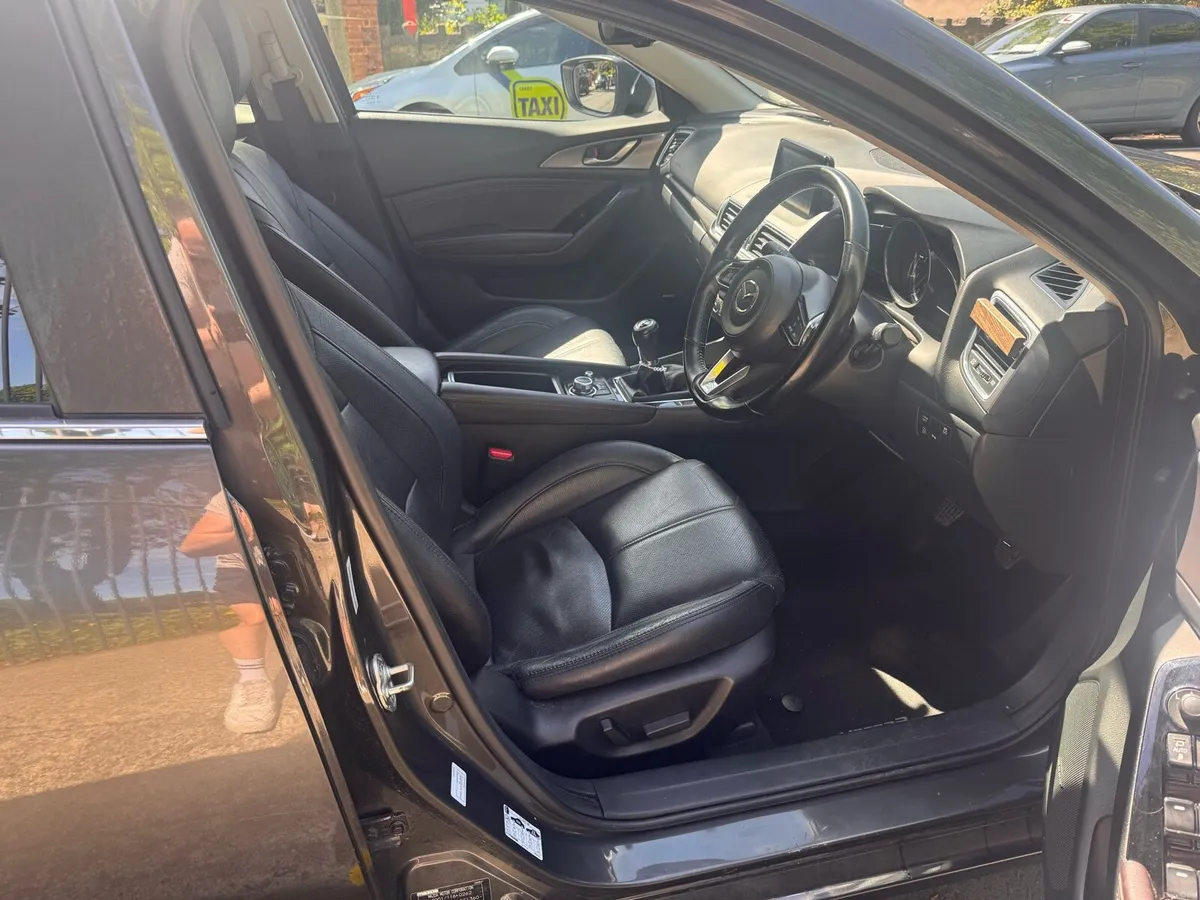 2017 Mazda 3 Executive - 2.2L Diesel - Image 4
