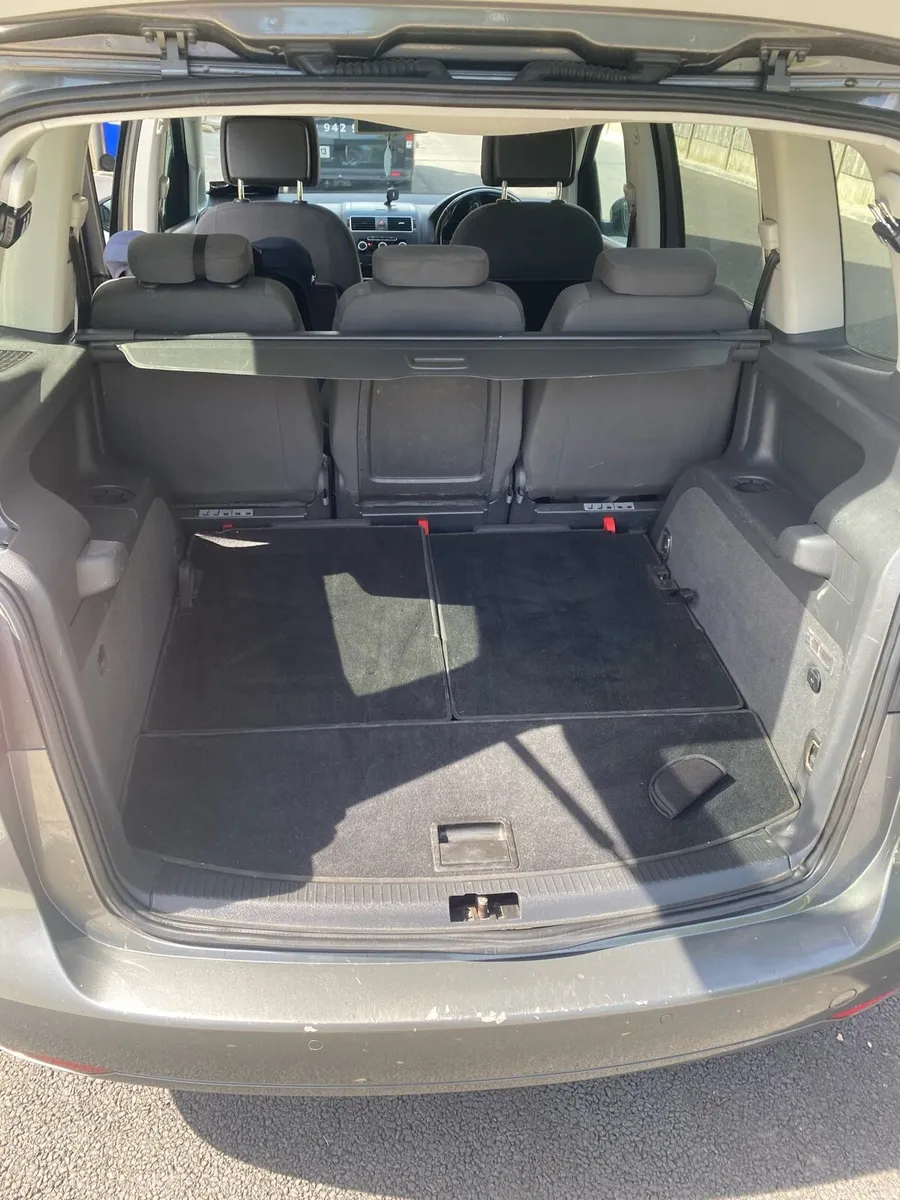 VW Touran TDI Bluemotion - Image 2