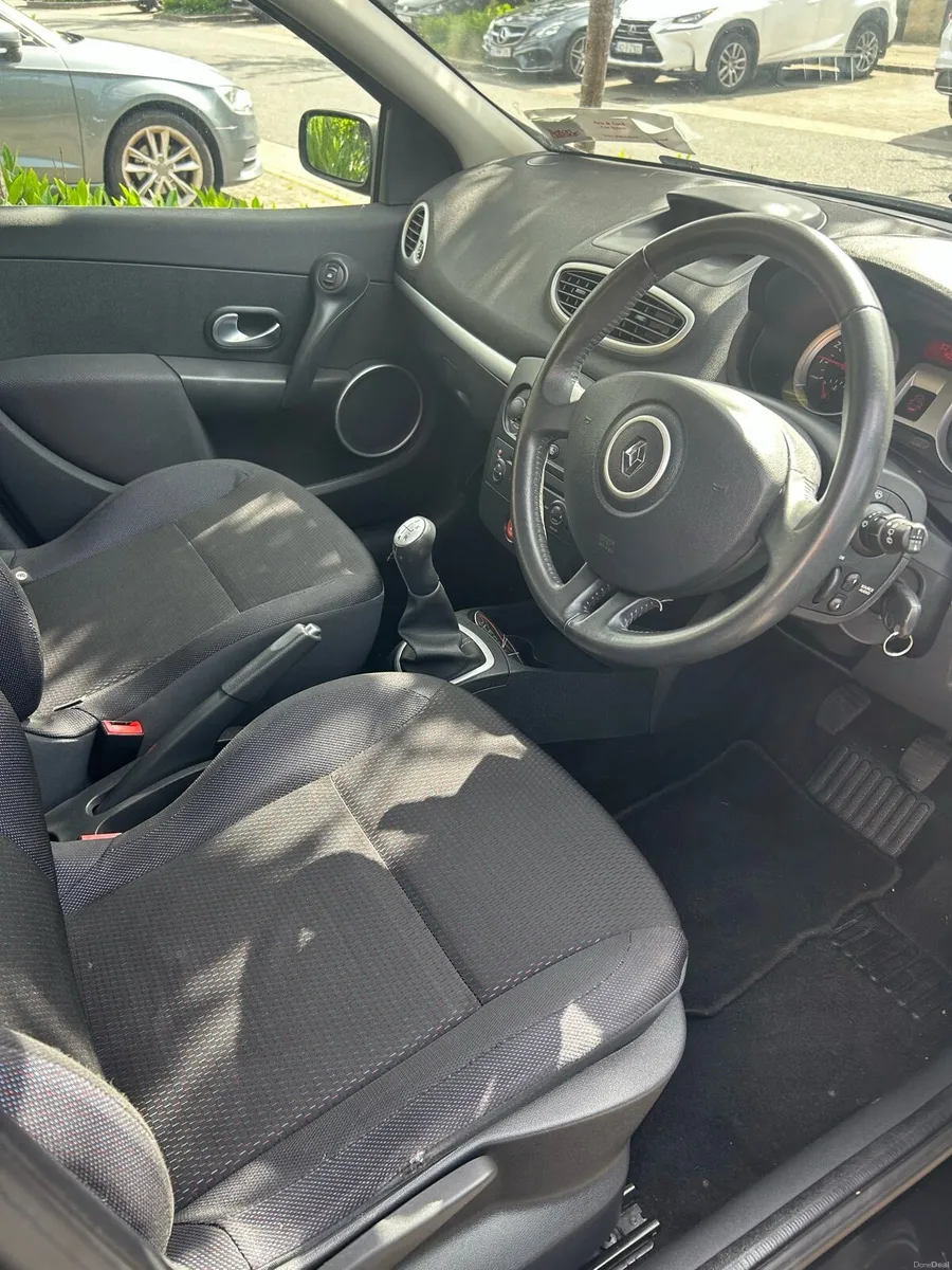 Renault Clio 33,000 miles from new - Image 4