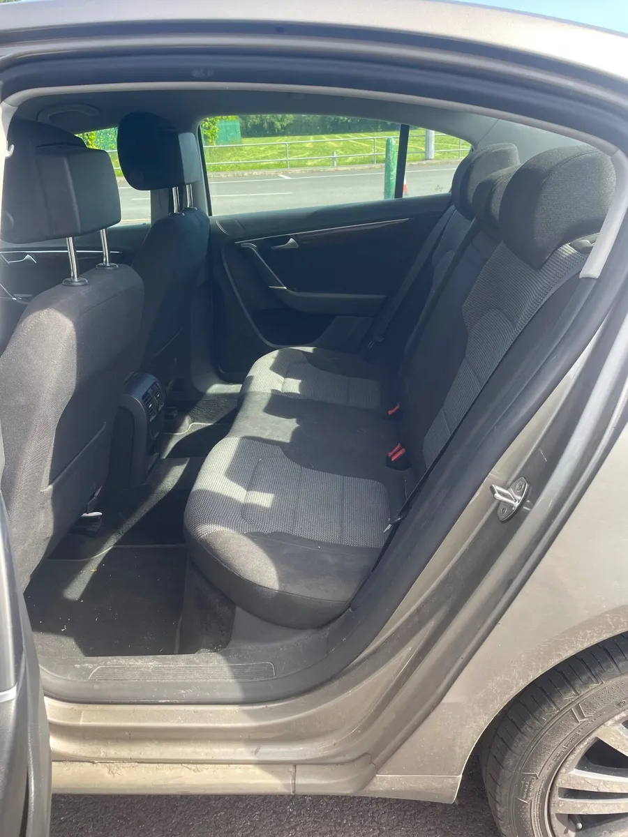 Volkswagen Passat 2012 - Image 3