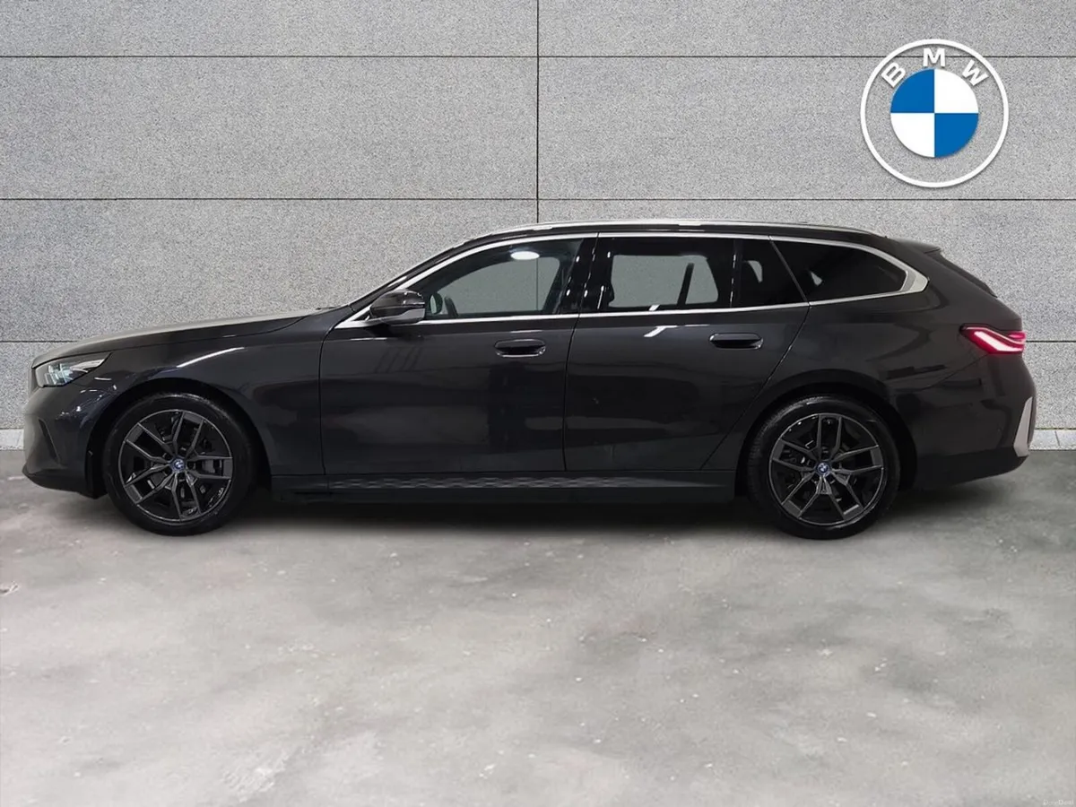 BMW i5 eDrive40 Sport Edition Touring - Image 4