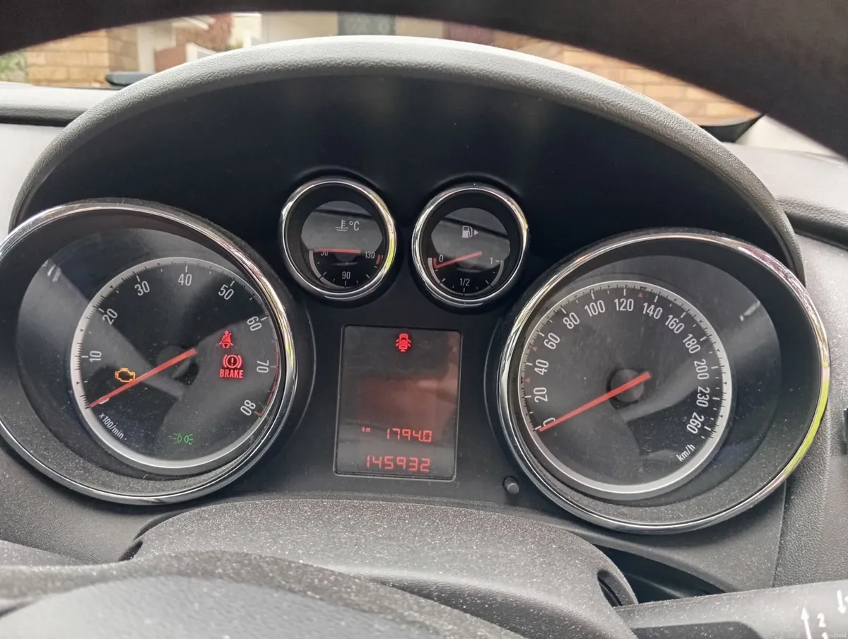 Opel Astra 2012 - Image 1